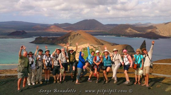 Groupe en voyage ornithologique aux Iles Galapagos, paradis des oiseaux et de la nature.