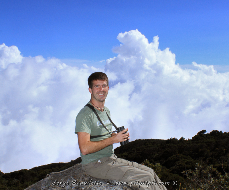 ...Si haut, au-dessus des nuages, ENFIN! J'ai une bonne raison d'avoir la "tête dans les nuages"!!! Quelle beauté se paysage qui offre par temps clair, la possibilité de voir l'océan Pacifique et les Carraïbes!