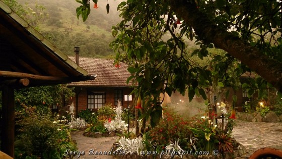 Nous arrivons en fin d'après-midi à notre nouveau lodge… On se croirait dans la vie des gens riches et célèbres!!! C'est T-E-L-L-E-M-E-N-T magnifique ici!!! Ça s'appelle : Papallacta Thermas… Pourquoi?